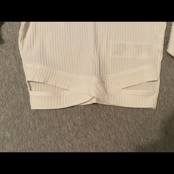 NWT Long Sleeve Hollister Crop Top - Picture 3 of 3